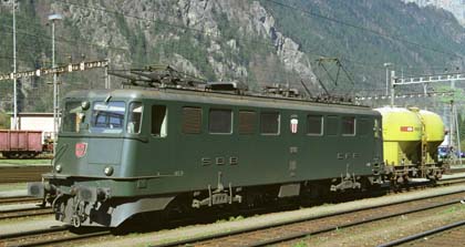 SBB Ae 6/6 11501 mit Ucs in Erstfeld