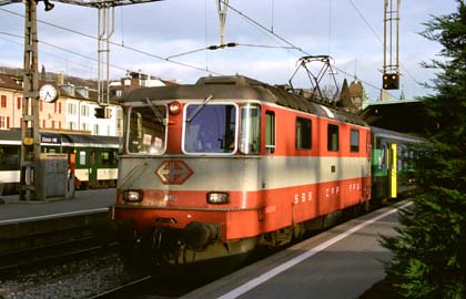 SBB Re 4/4 II 11108 Swiss-Express in Zürich HB