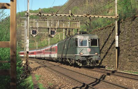 SBB Re 6/6 mit EC bei Mezzovico