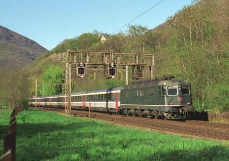 SBB Re 6/6 mit IC bei Mezzovico