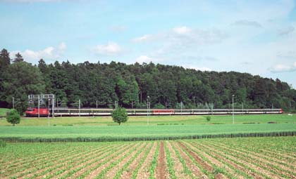 SBB Re 460 mit EW IV-Pendel bei Bassersdorf