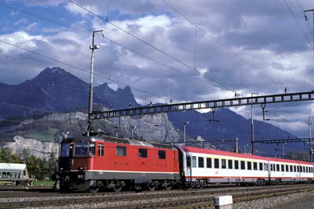 SBB Re 4/4 II mit EC 160 in Sargans