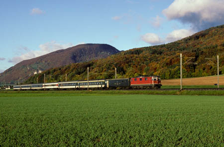 SBB Re 4/4 II mir IR bei Oensingen