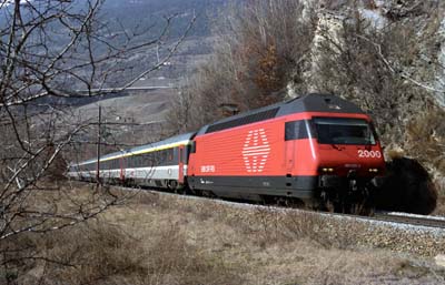 SBB Re 460 mit EC bei Leuk