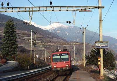 SBB RBDe 560-Pendel Regionalzug im Bahnhof Salgesch