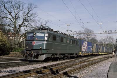 SBB Ae 6/6 11406 mit MegaCombi in Zürich Wollishofen