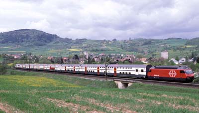 SBB Re 460 mit IC DS-Pendel bei Frick AG