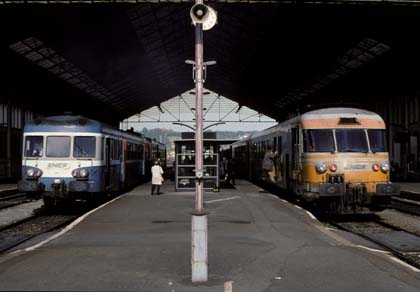 SNCF X  2856 und RTG T 2034 in Périgueux
