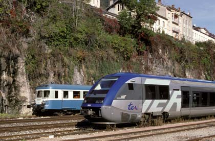SNCF X 73612 und X 2825 in St. Claude