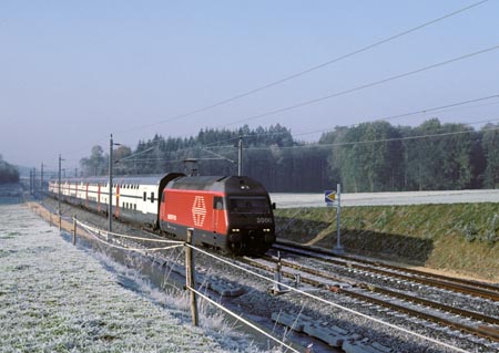 SBB Re 460 019 in Oenzberg: erste Passagierfahrt auf der NBS Mattstetten-Rothrist