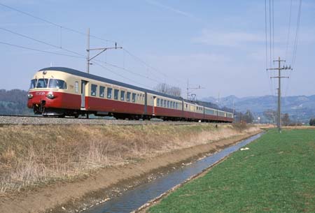 SBB RAe TEE II 1053 bei Schänis