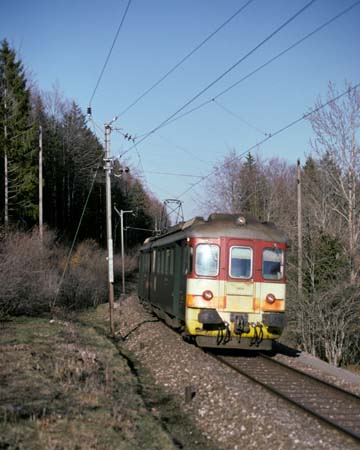 SBB RBe 4/4 1404 bei Renan BE