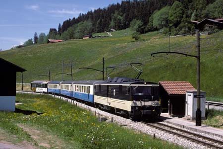 MOB GDe 4/4 mit Reginalzug bei Les Combes