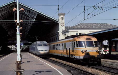 SNCF RTG T 2014 & 2013 neben TGV in Lyon Perrache