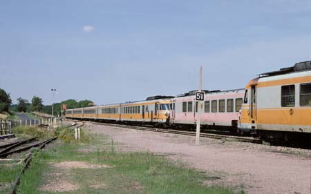 Kreuzung mit Zug 4480 en UM in Bellenaves