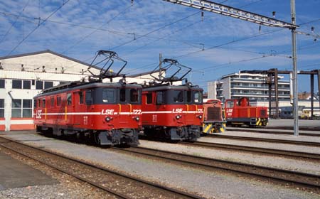 LSE De 4/4 121 + De 4/4 122 in Stansstad