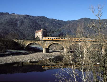 SNCF RTG T 2013 & 2014 auf dem viaduc de Tholence bei Lavoute