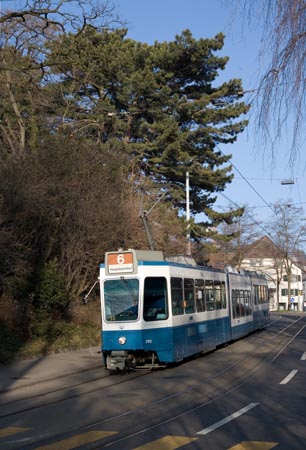 VBZ Be 4/8 2102 in Zürich Kirche Fluntern