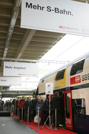 Besucherandrang RABe 514 in Zürich HB