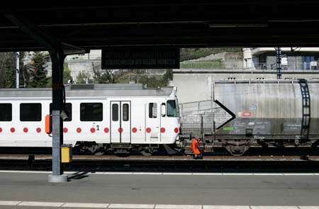 Abkuppeln der Wagengruppe in Fribourg