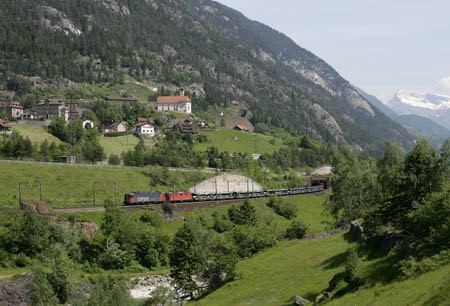 SBB Re 620 & Re 4/4 III bei Wassen