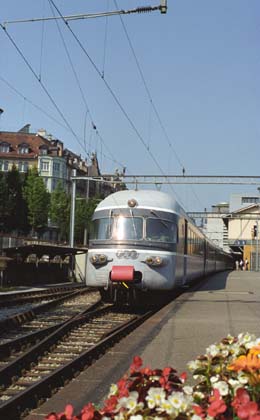 RABe EC 1055 verlässt Luzern in Richtung Basel